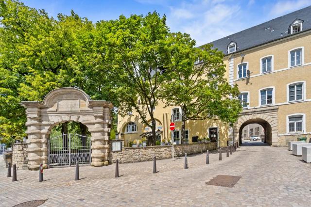 Modern Apartments in Clausen with WiFi, Kitchen & Workspace