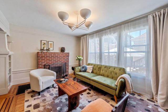 Refined and Roomy 1BD House with Laundry