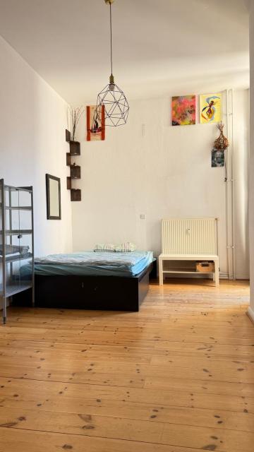Simple Room Berlin Mitte Artist, LGBTQ and Work & Travel friendly