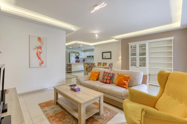 Seacrest - Large 3 bedroom Apartment