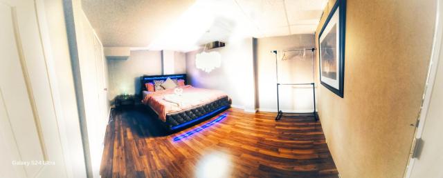 70 percent Off Luxurious Hot Tub,Sauna, 2000Sqft of Private