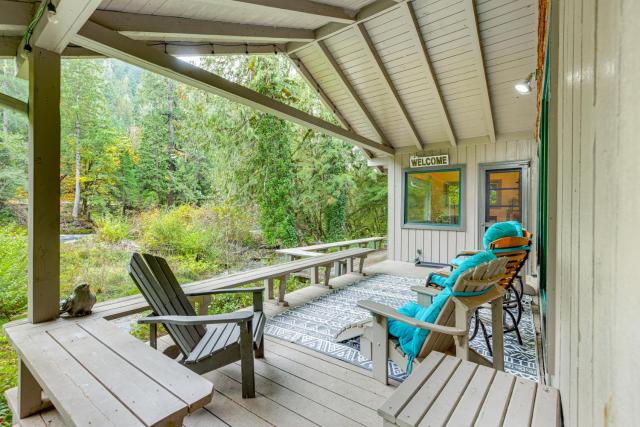 Fishing & Rafting: McKenzie River Cabin!