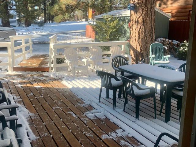 Spacious cozy chalet huge deck over seasonal creek