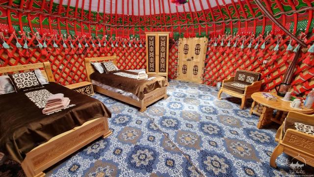 Yurt Glamping Edelweiss Meadow at the foot of Lenin Peak