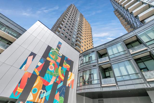 DT High Rise Condo w Private Patio and View