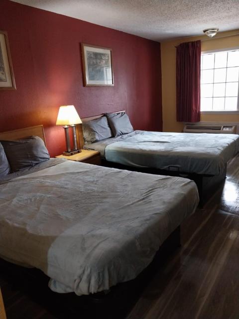 Gated 2 Double Beds Hotel Room 121