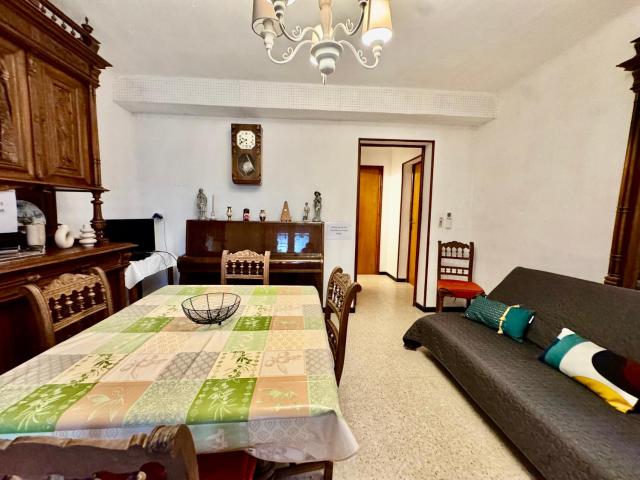 Appartement F3 de 60 m² au rez de chaussée d'une villa