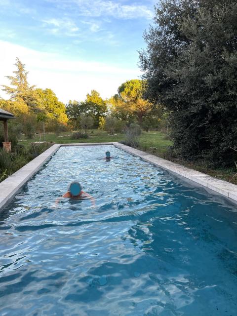 Studio romantique et belle piscine, Le GALET du Chant du Buc