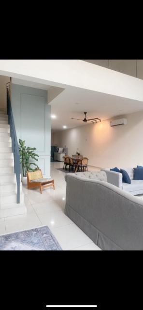 Luxury, Affordable and Spacious Private Villa with Swimming Pool & Jacuzzi for 20 plus ppl Cyberjaya