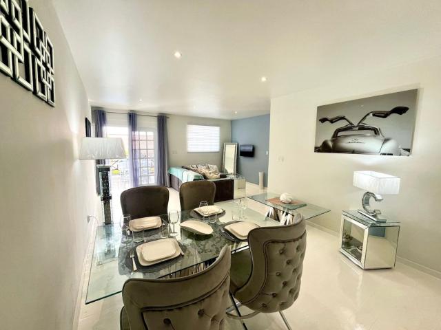 Blue Icon Apartment at Mambo Beach with pool