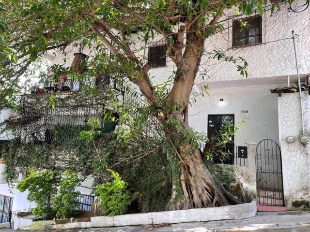Newly Renovated 1 Bedroom, Sleeps 4, Unit A