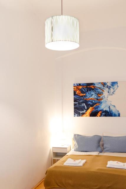 Neuhausz Residenz Ultra-Central Apartment