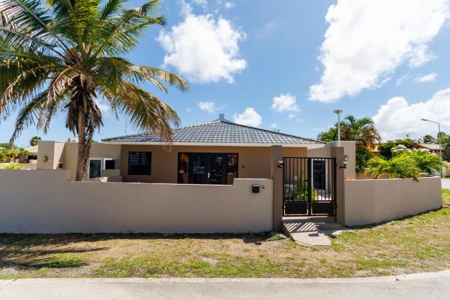 Las Palmeras Apartments
