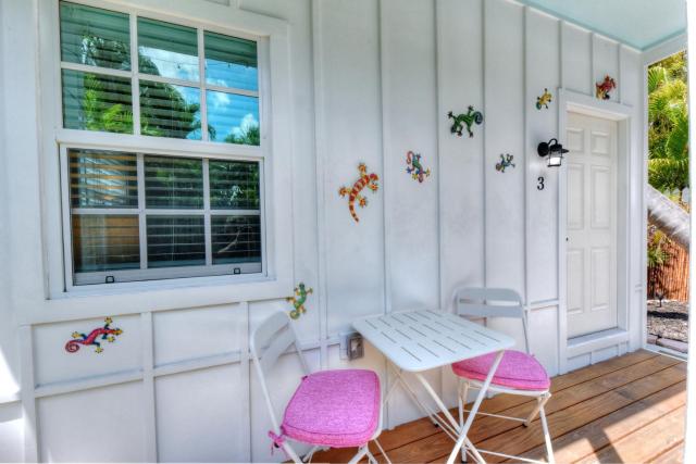 11 Cottage close to Duval st