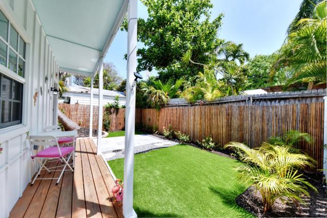 11 Cottage close to Duval st