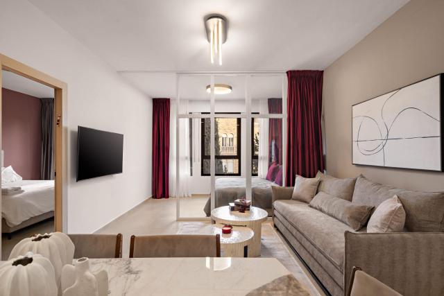 Luxurious 3BDR In King David 19 with Parking