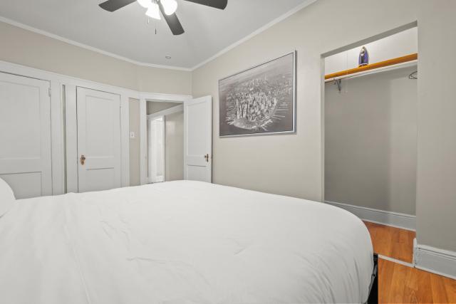 2-Story Stay with Game Lounge & Free Parking Spots - 5 mins to NYC Train