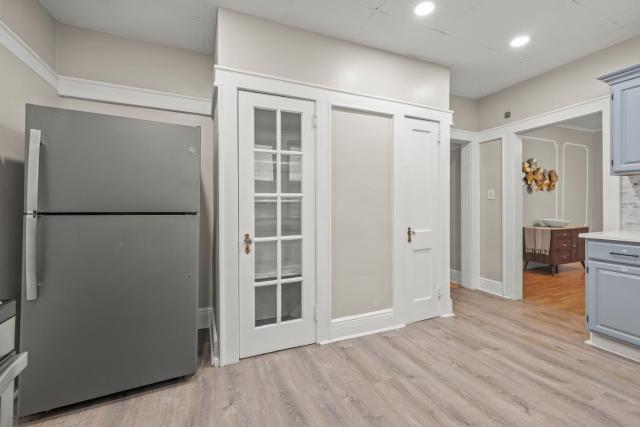 2-Story Stay with Game Lounge & Free Parking Spots - 5 mins to NYC Train