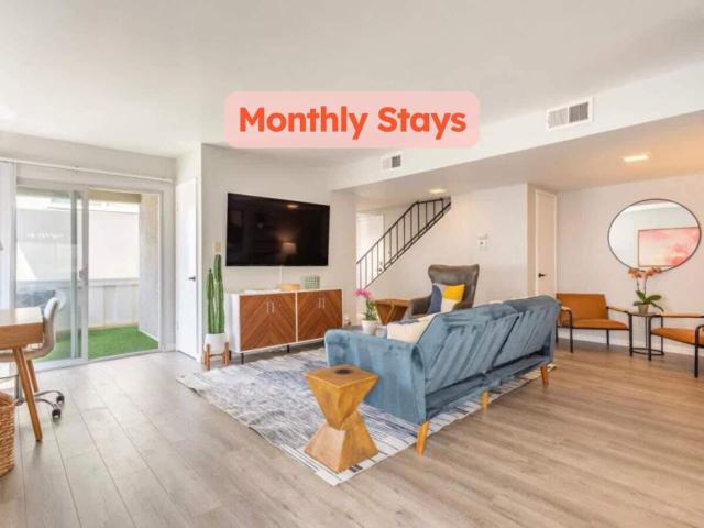 3BR Townhouse in Prime Manhattan Beach Location