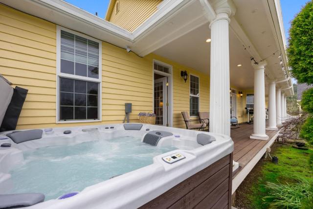 Bison Ridge Retreat - Spacious and in Nature