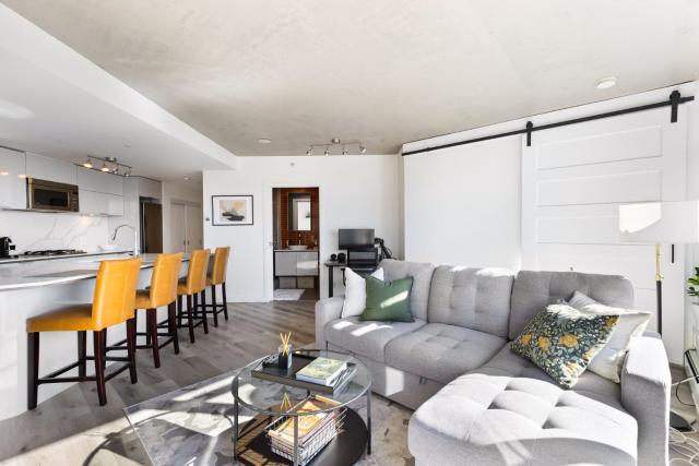 Luxury Central Apartment with City Views