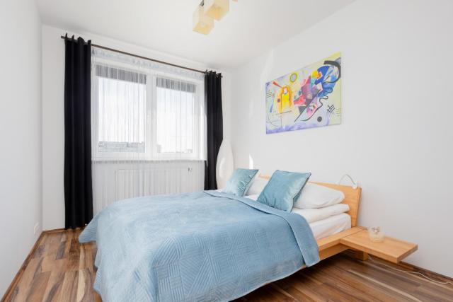 Spacious Apartment with Parking and Balcony by Noclegi Renters
