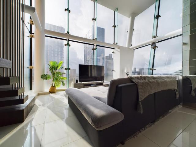 Amazing Skyline Views 3BR Duplex With Free Parking