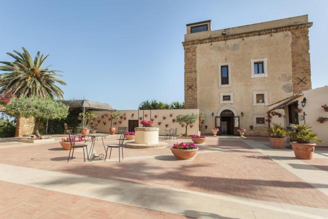 Hotel Foresteria Baglio Della Luna