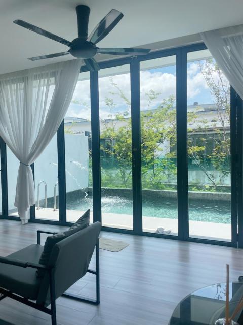 Luxury, Affordable and Spacious Private Villa with Swimming Pool & Jacuzzi for 20 plus ppl Cyberjaya