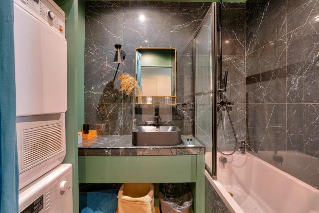 1BR Flat with Balcony near the Eiffel Tower