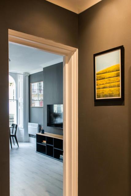 Modern 2-bedroom 30 seconds to seafront