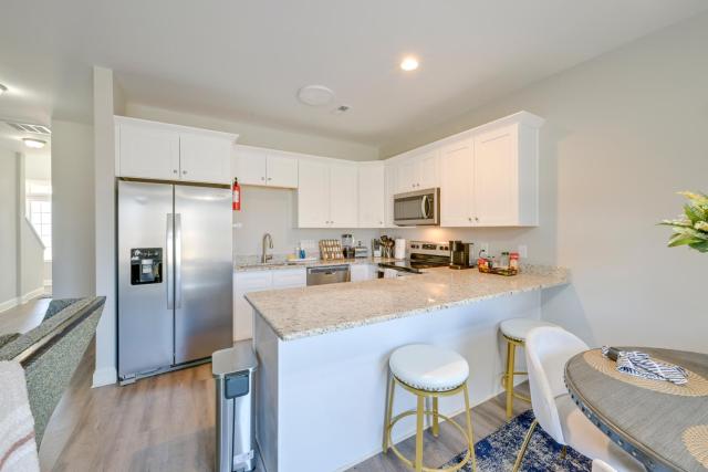 5 Mi to Charlotte Motor Speedway: Cozy Townhome