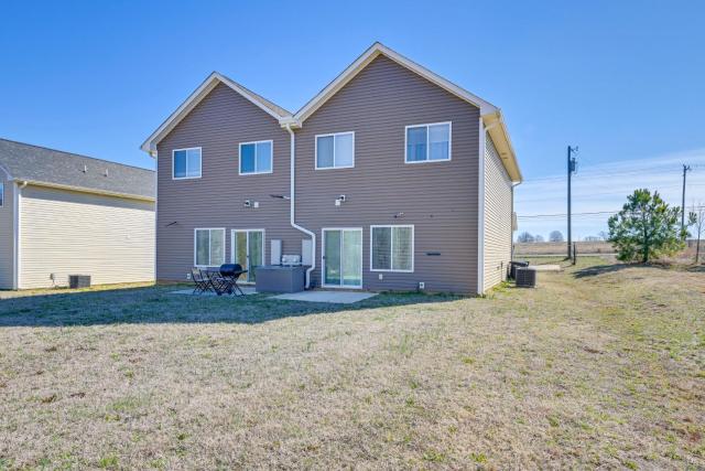 Stay & Play: Spacious Concord Townhome Near Uptown