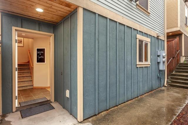 Modern Townhouse near DT Seattle & Stadium Parking