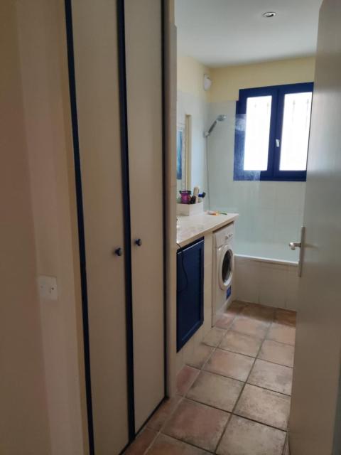 2-room apartment with a magnificent view of the sea, in carqueiranne in the var, 12km from the isles de porquerolles boarding port – 2/4 people