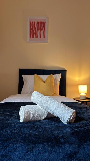 Two bed apartment by LURXURY STAYS