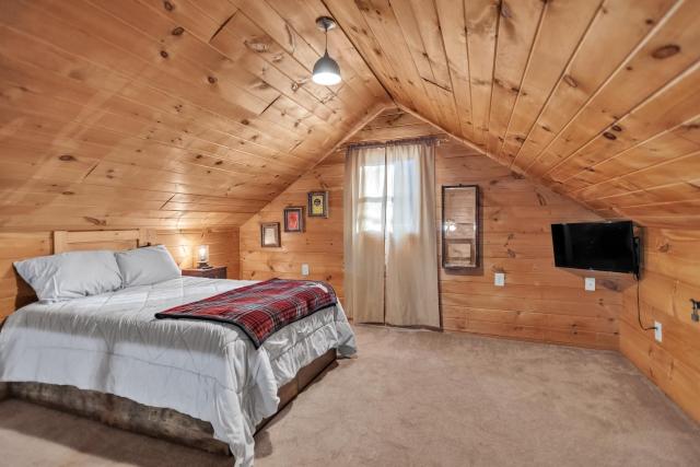 Hillside Hideaway cabin