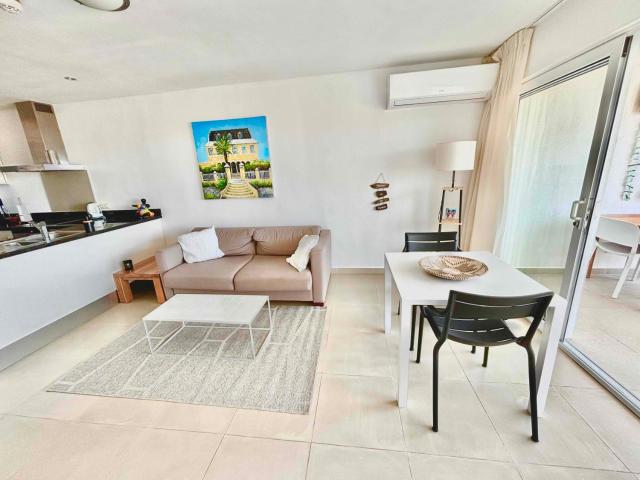 Modern appartement bij zee met zwembad op Blue Bay - Tripletree the hill