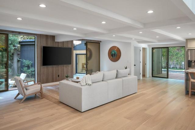 Studio City Stunning House with 5 bedrooms, Pool, Jacuzzi, Fire-pit, Guest House