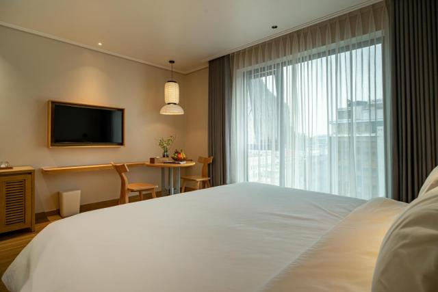 Nam Dat Hotel by D'Lecia Ha Long
