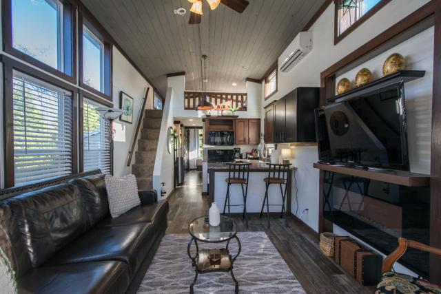 Gorgeous 1BR Tiny Home with Pool and Bocce