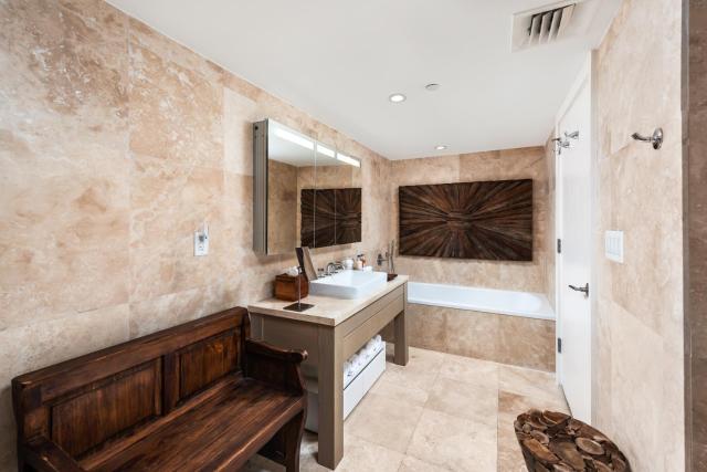Oceanview Private Condo at 1 Hotel & Homes -1408