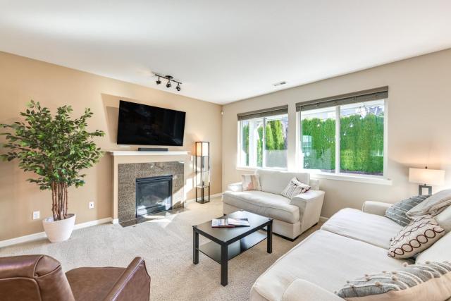 Spacious Kent Home Near SeaTac Airport w/ Patio