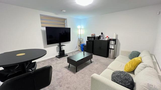 Private luxury Guest Suite in Winnipeg, Separate Entrance and Free Parking