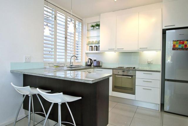 Large 1 Bedroom St Martini apartment at Company Gardens