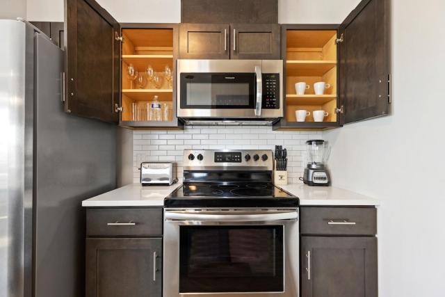Downtown NWK 1BR- Free Parking Easy NYC Access