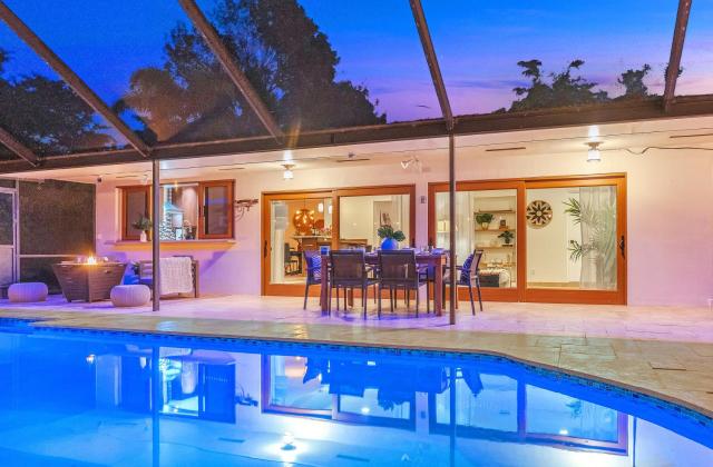 Family Beach Home With Home Theater & Heated Pool!