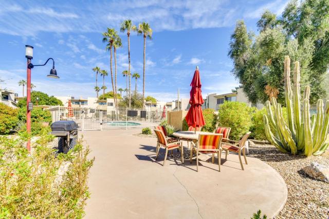 Walk to Fashion Square: Condo w/ Pool Access!