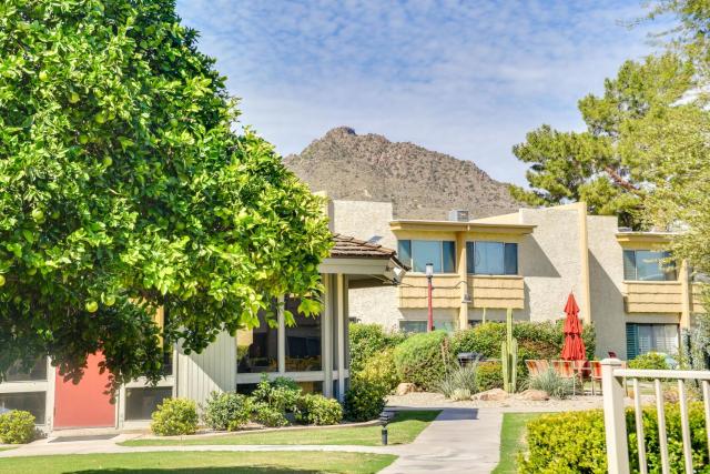 Walk to Fashion Square: Condo w/ Pool Access!
