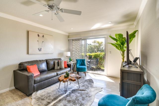 Walk to Fashion Square: Condo w/ Pool Access!